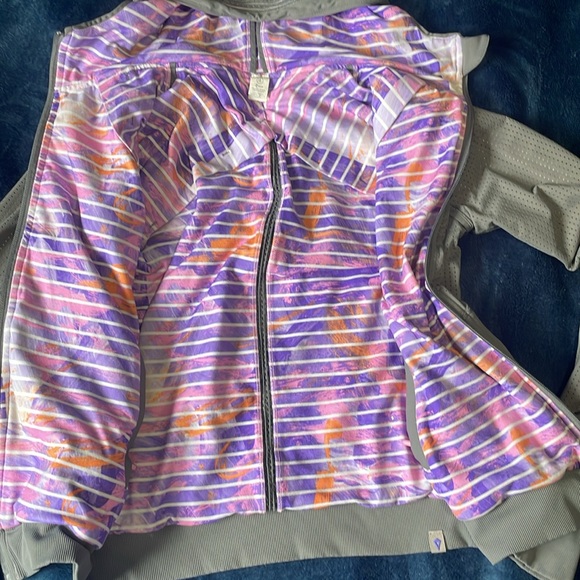 Ivivva Hoodie Reversible - Picture 3 of 4